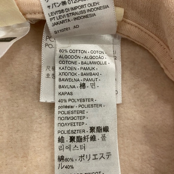 Levi’s Laundry Day Hoodie in Light Pink - Picture 4 of 6